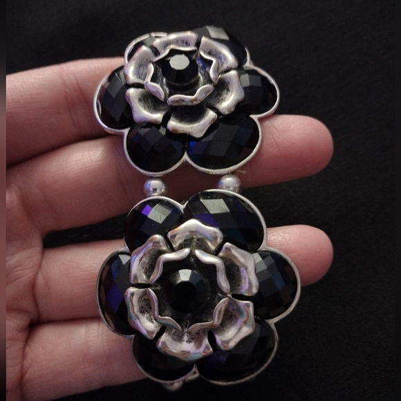 Chunky Black Floral Bracelet - Picture 6 of 9